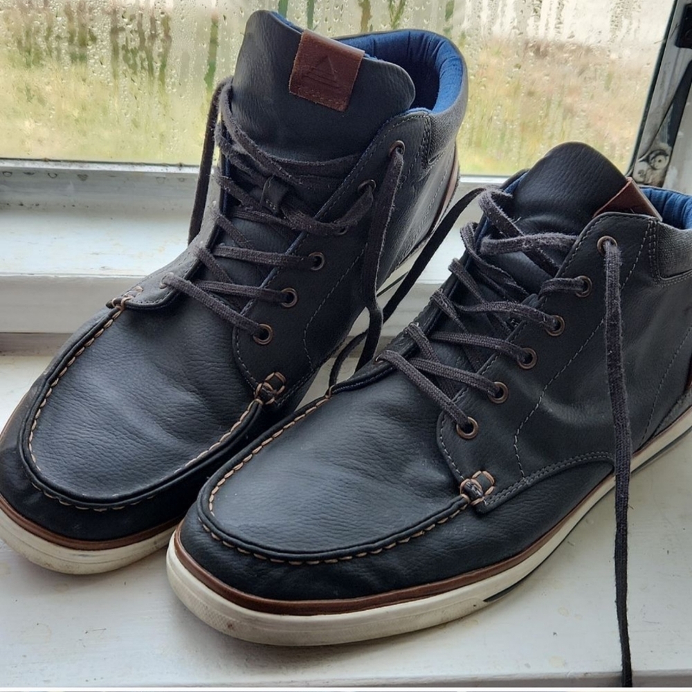 Men's Aldo lace up shoes. Navy size 12